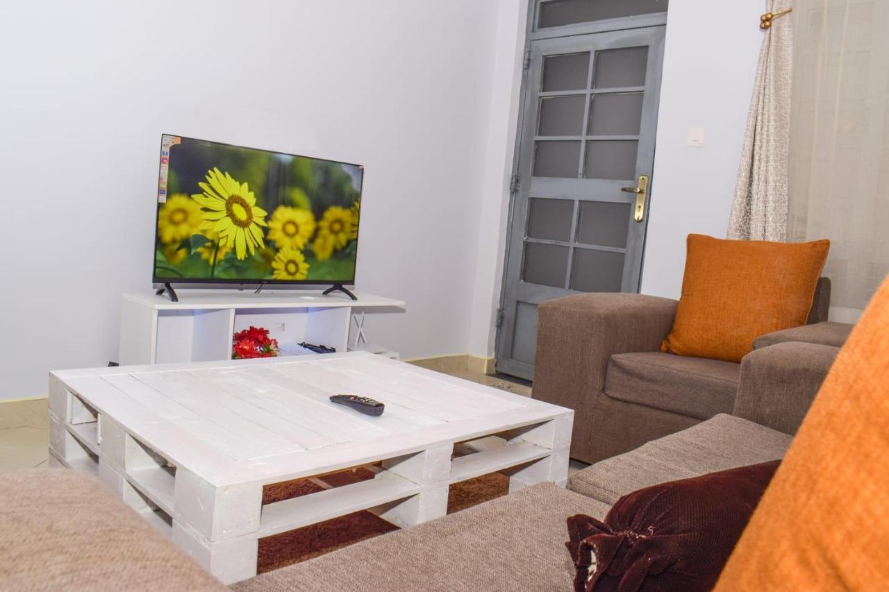 Serene And Cosy Fully Furnished One Bedroom In Town Apartment *